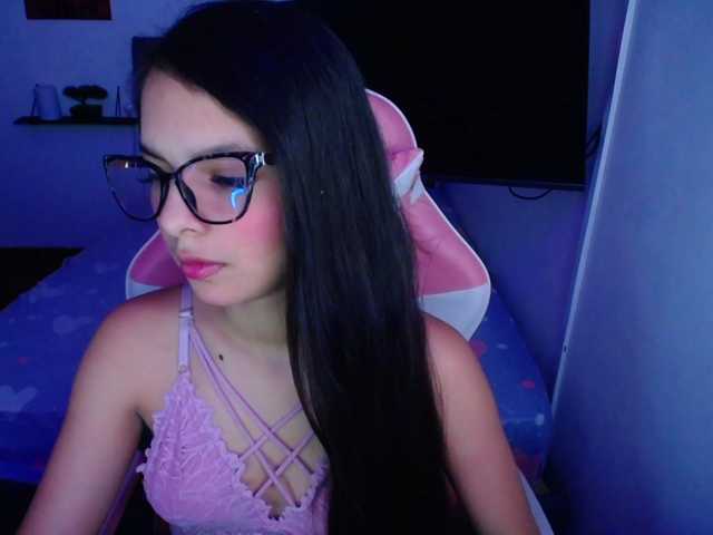room-kitty live cam on BongaCams