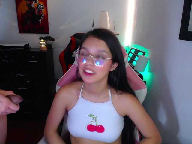 room-kitty live cam on BongaCams