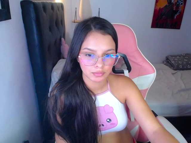 room-kitty live cam on BongaCams