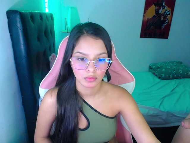 room-kitty live cam on BongaCams