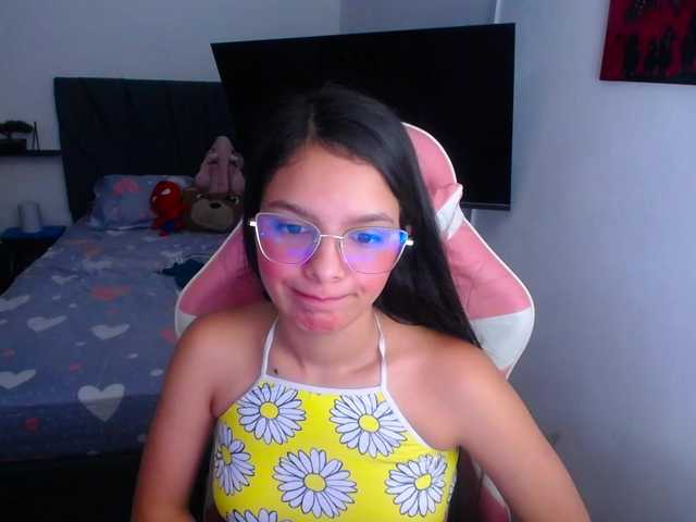 room-kitty live cam on BongaCams