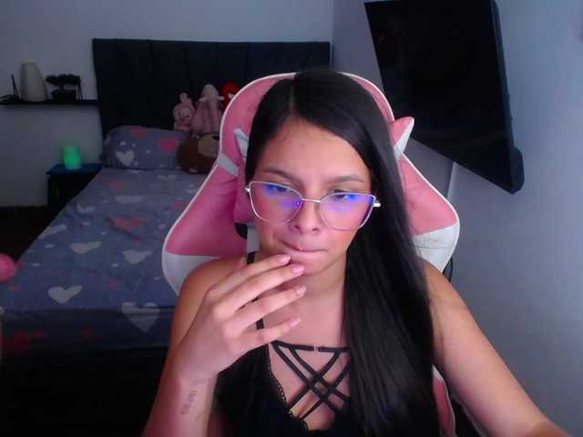 room-kitty live cam on BongaCams