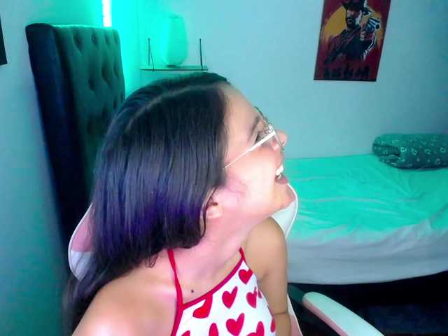 room-kitty live cam on BongaCams
