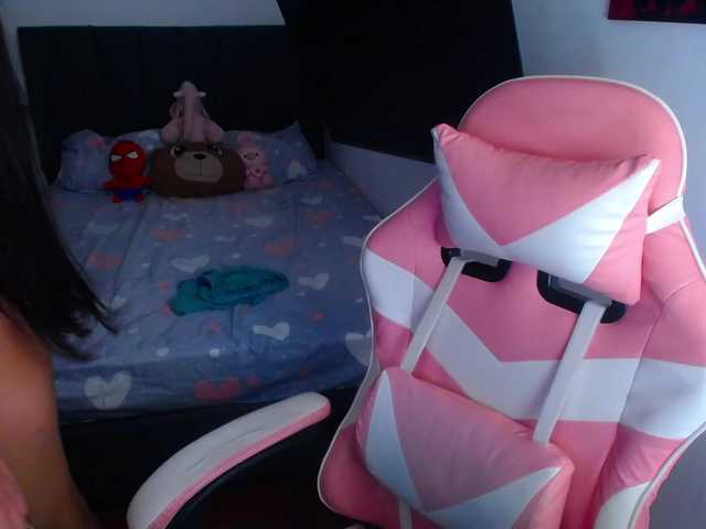 room-kitty live cam on BongaCams