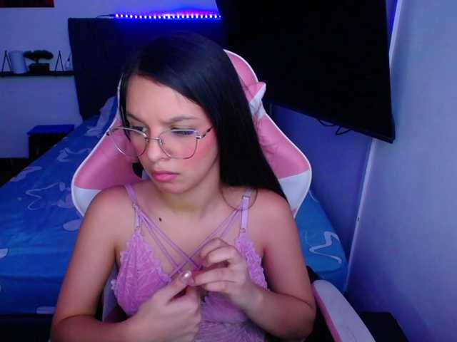 room-kitty live cam on BongaCams