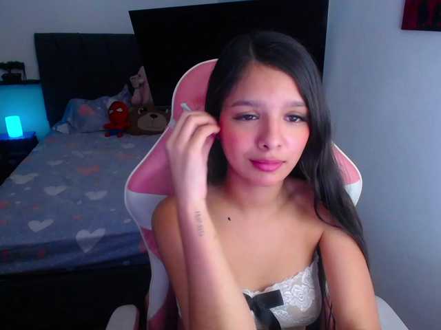 room-kitty live cam on BongaCams