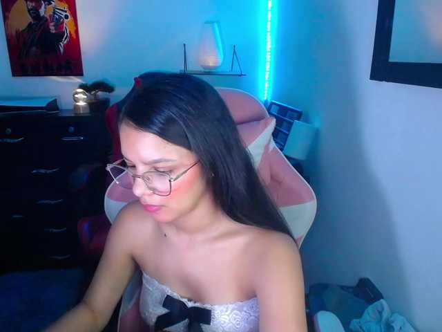 room-kitty live cam on BongaCams