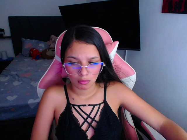 room-kitty live cam on BongaCams