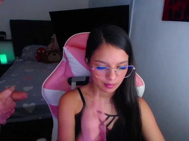 room-kitty live cam on BongaCams