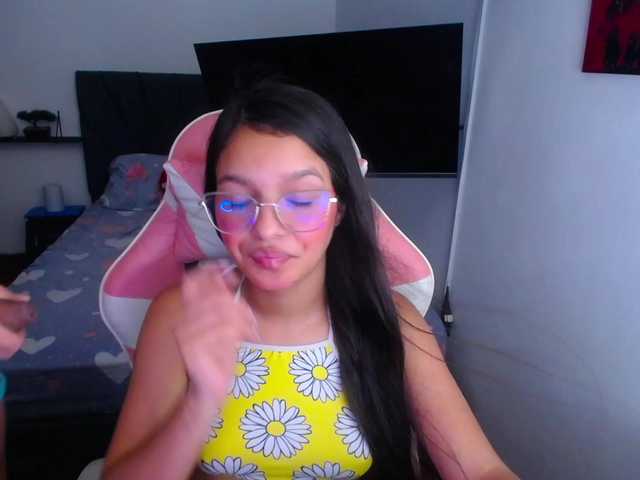 room-kitty live cam on BongaCams