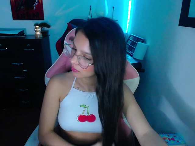 room-kitty live cam on BongaCams