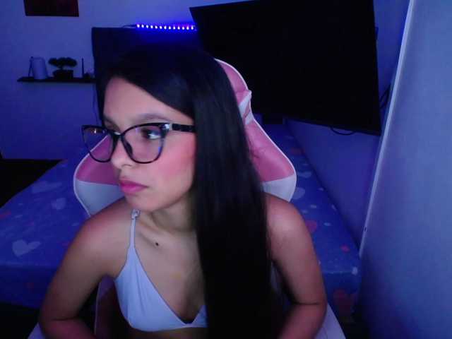 room-kitty live cam on BongaCams