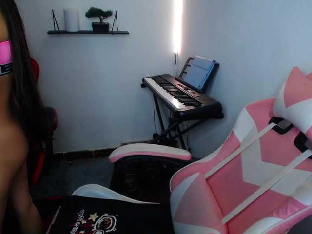 room-kitty live cam on BongaCams