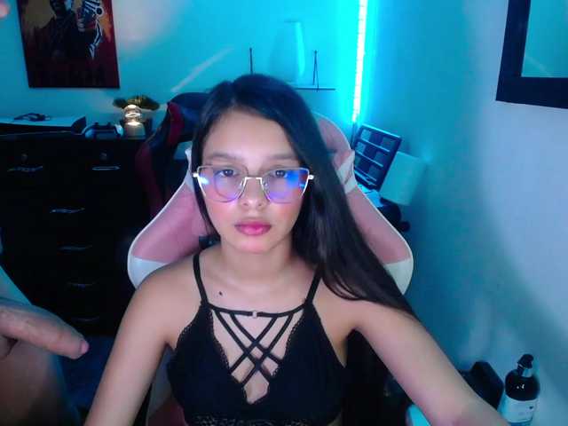 room-kitty live cam on BongaCams