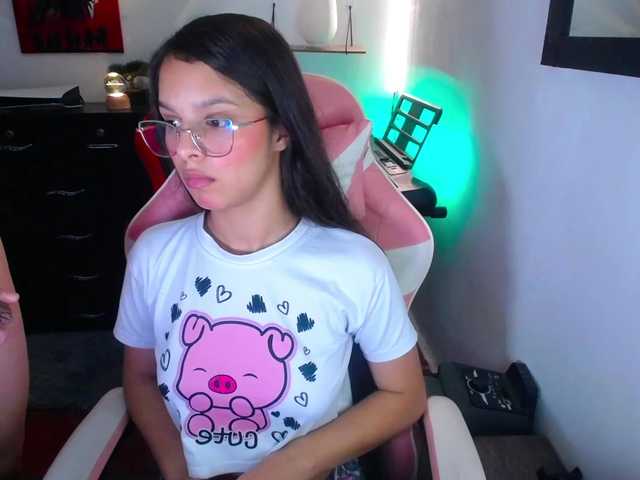 room-kitty live cam on BongaCams