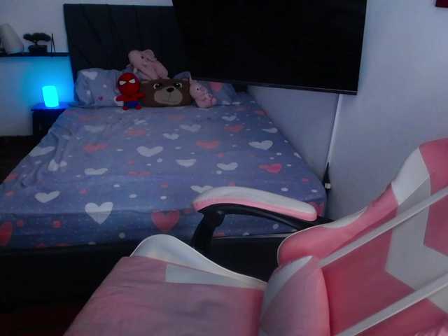 room-kitty live cam on BongaCams