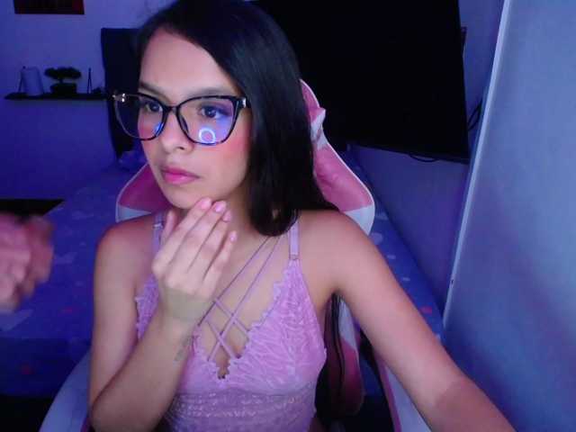 room-kitty live cam on BongaCams
