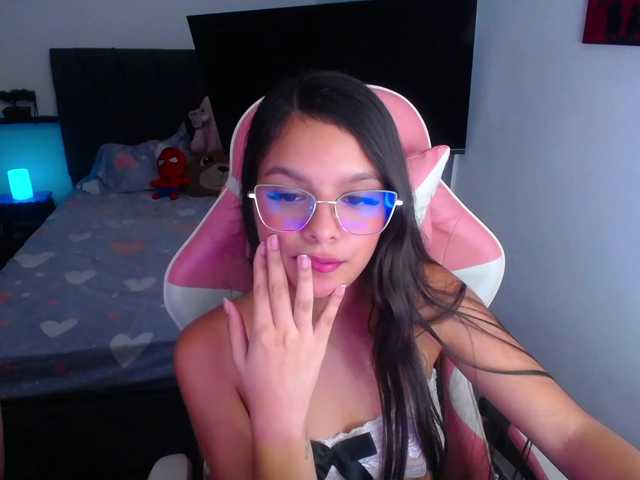 room-kitty live cam on BongaCams