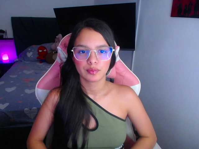 room-kitty live cam on BongaCams