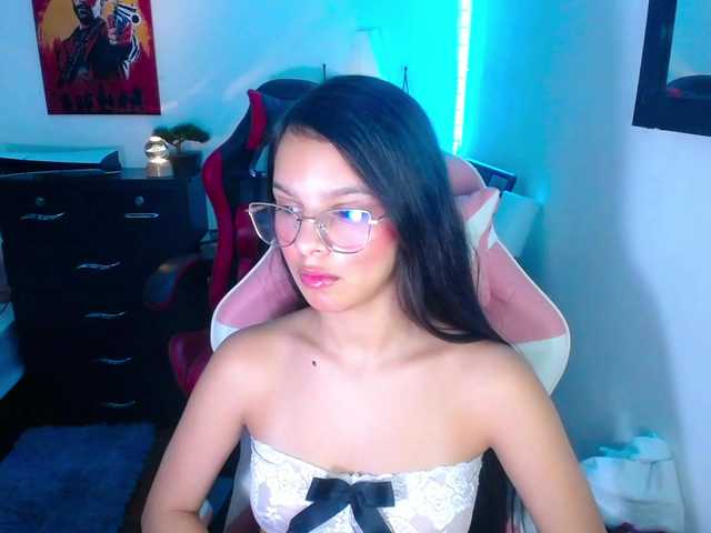 room-kitty live cam on BongaCams