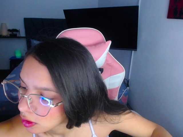 room-kitty live cam on BongaCams