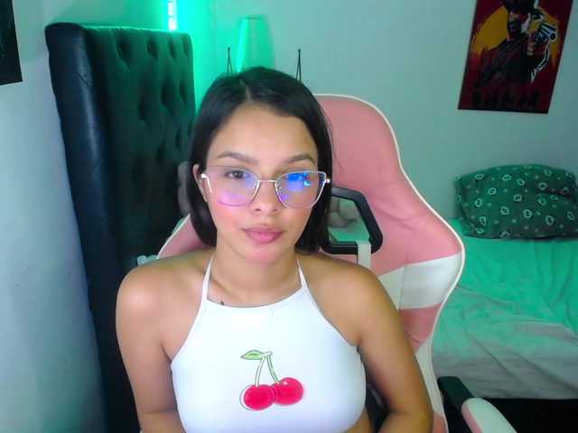 room-kitty live cam on BongaCams