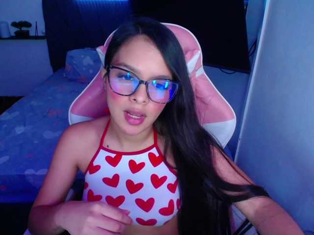 room-kitty live cam on BongaCams