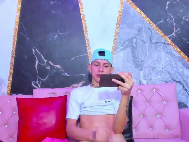 room-kitty live cam on BongaCams