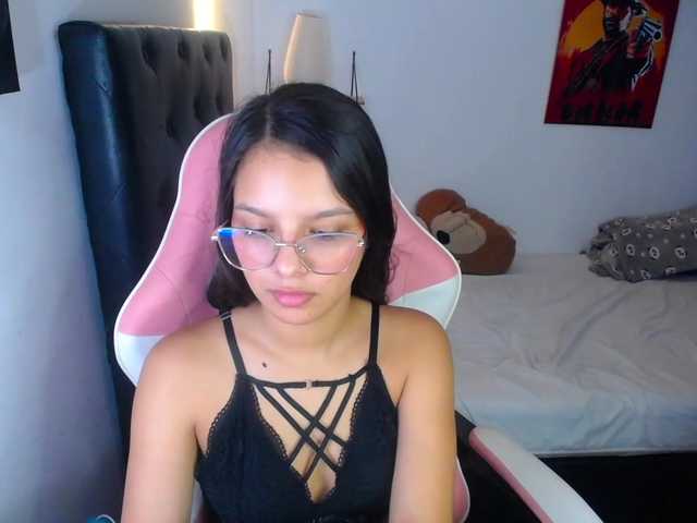 room-kitty live cam on BongaCams