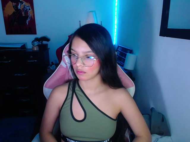room-kitty live cam on BongaCams
