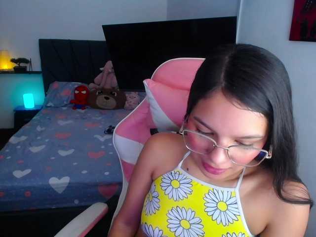 room-kitty live cam on BongaCams
