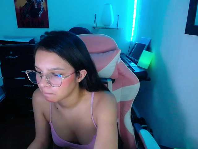 room-kitty live cam on BongaCams
