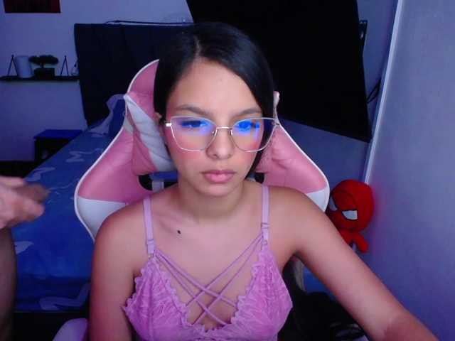 room-kitty live cam on BongaCams