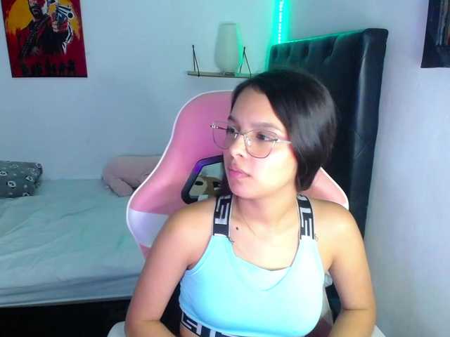 room-kitty live cam on BongaCams