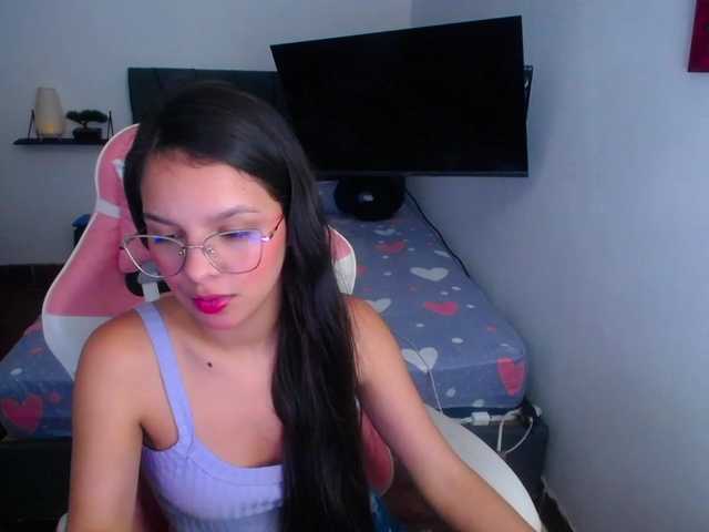 room-kitty live cam on BongaCams