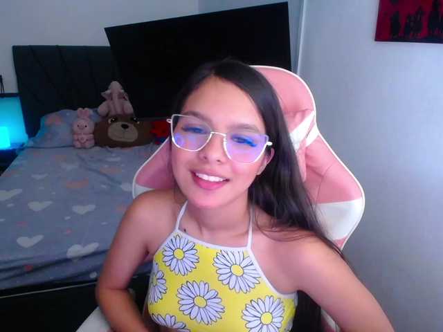 room-kitty live cam on BongaCams