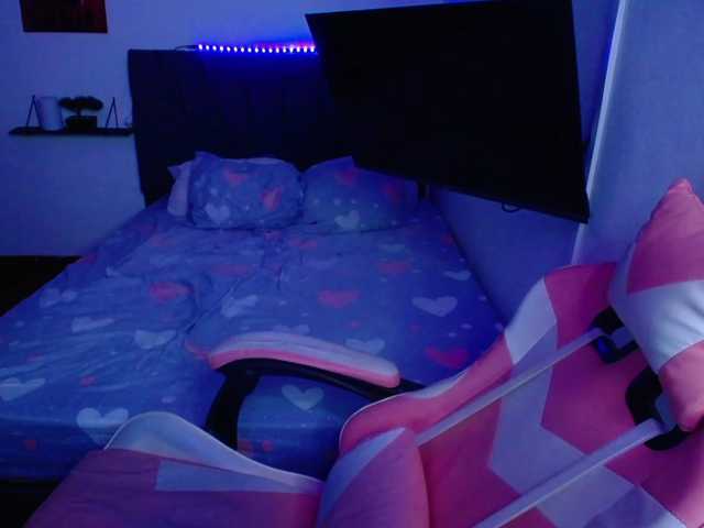 room-kitty live cam on BongaCams