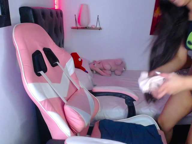 room-kitty live cam on BongaCams