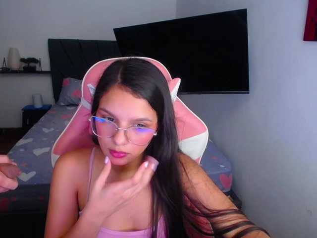 room-kitty live cam on BongaCams