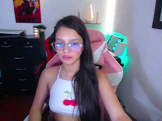 room-kitty live cam on BongaCams