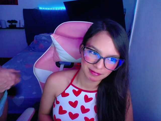 room-kitty live cam on BongaCams