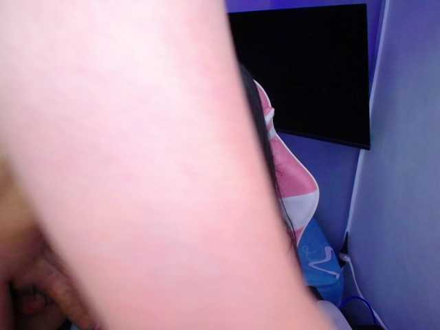 room-kitty live cam on BongaCams