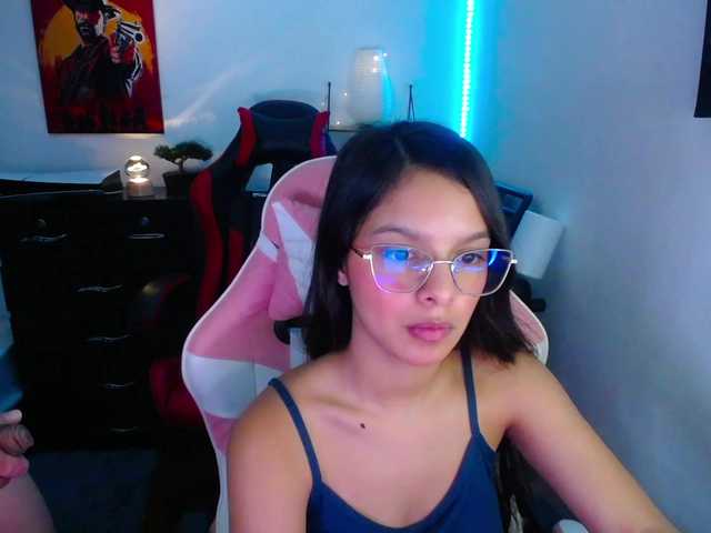 room-kitty live cam on BongaCams