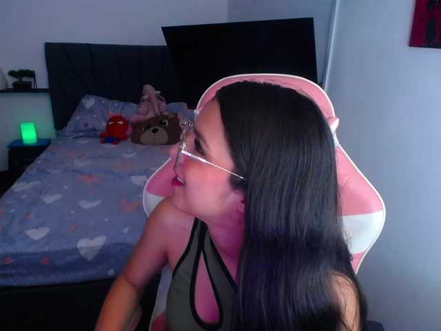 room-kitty live cam on BongaCams