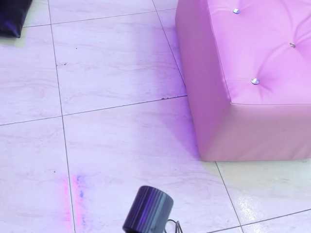 room-kitty live cam on BongaCams
