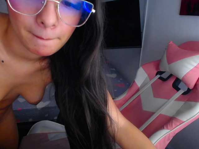 room-kitty live cam on BongaCams