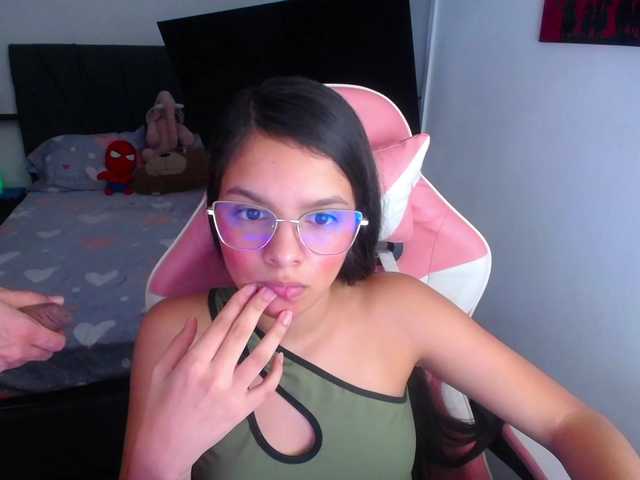 room-kitty live cam on BongaCams