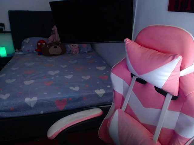 room-kitty live cam on BongaCams