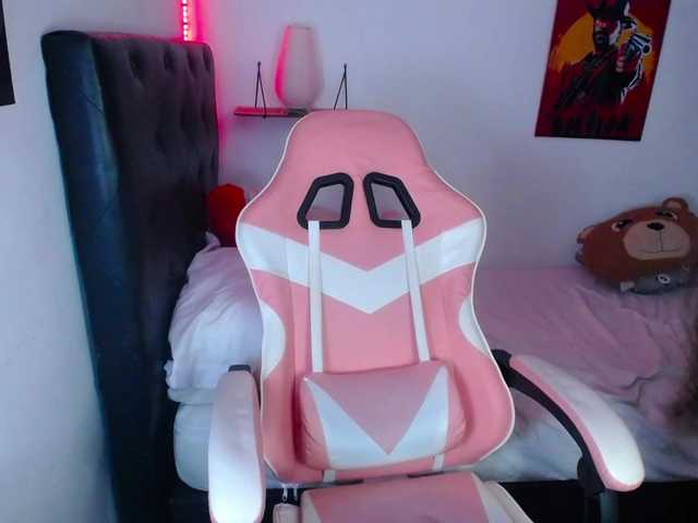 room-kitty live cam on BongaCams