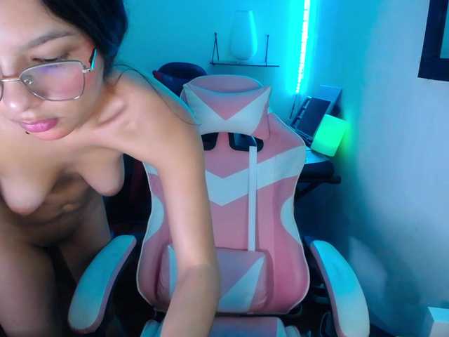 room-kitty live cam on BongaCams